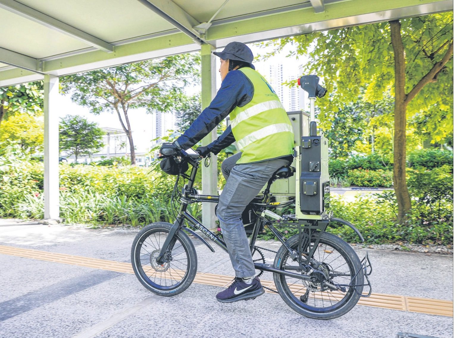 AI Cycling Island-wide Footpath Inspections: Three People Easily Complete the Work of 30